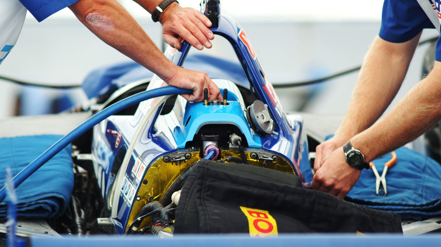 Die SOURIAU 8STA Serie, ein Maßstab für Hochleistungssteckverbinder in der Welt des Motorsports